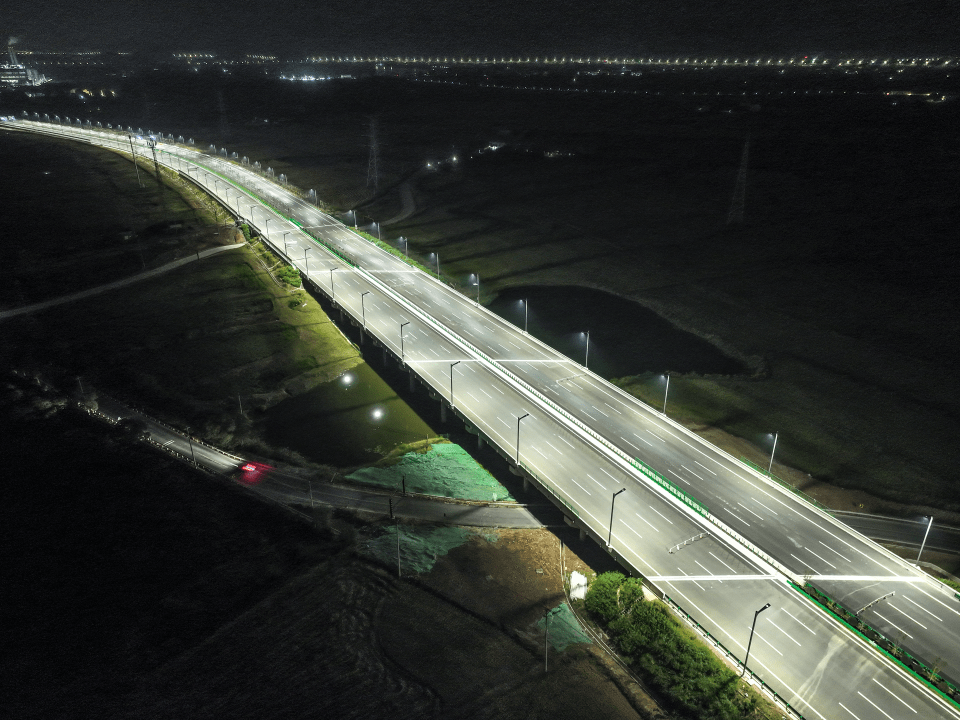 金义中央大道通KAIYUN网页 开云com车│三思智慧综合杆(图3)